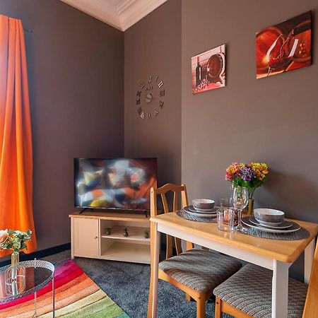 Art-Filled Bohemian 1 Bedroom Apt 2 Beds Colourful Praise Inn Apartment 赫尔河畔京士顿 外观 照片