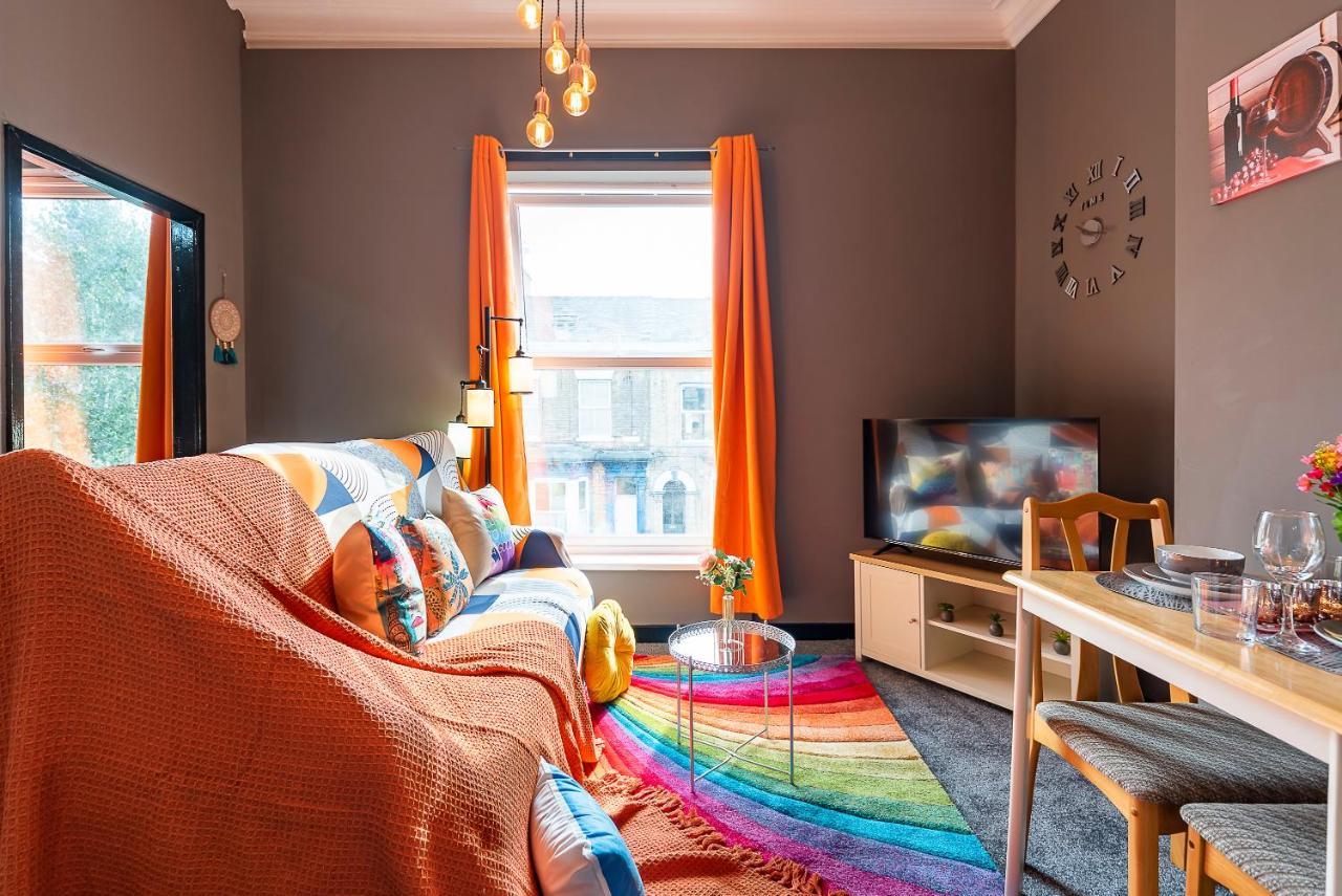 Art-Filled Bohemian 1 Bedroom Apt 2 Beds Colourful Praise Inn Apartment 赫尔河畔京士顿 外观 照片